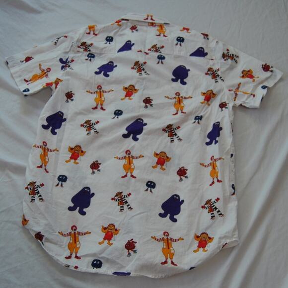 McDonalds All Over Print Short Sleeve Button up Medium - Picture 2 of 9